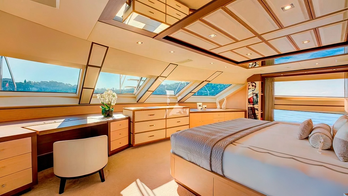 Аренда мега яхты Benetti Crystal 140 - Nela во Франции